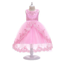 Carregar imagem no visualizador da galeria, Vestido cola de pato con transparencia, encaje, perlas y moño con tul