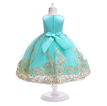 Cargar imagen en el visor de la galería, Vestido liso con detalles de encaje dorado