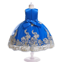 Cargar imagen en el visor de la galería, Vestido liso con detalles de encaje dorado