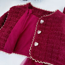 Cargar imagen en el visor de la galería, Vestido bordo con falda de tul y abrigo de hilo con forro polar
