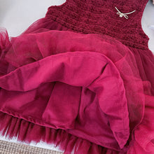 Cargar imagen en el visor de la galería, Vestido bordo con falda de tul y abrigo de hilo con forro polar
