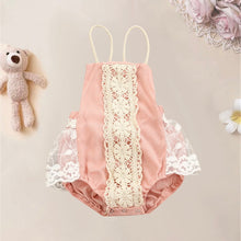 Cargar imagen en el visor de la galería, Body rosa con detalles de encaje y espalda abierta
