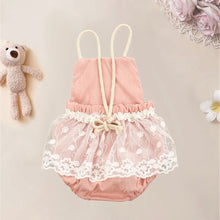 Cargar imagen en el visor de la galería, Body rosa con detalles de encaje y espalda abierta
