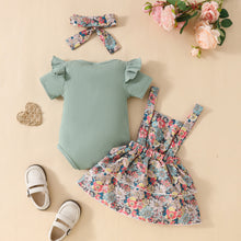 Carregar imagem no visualizador da galeria, Body con volado y vestido tipo jardinera floreado con vincha
