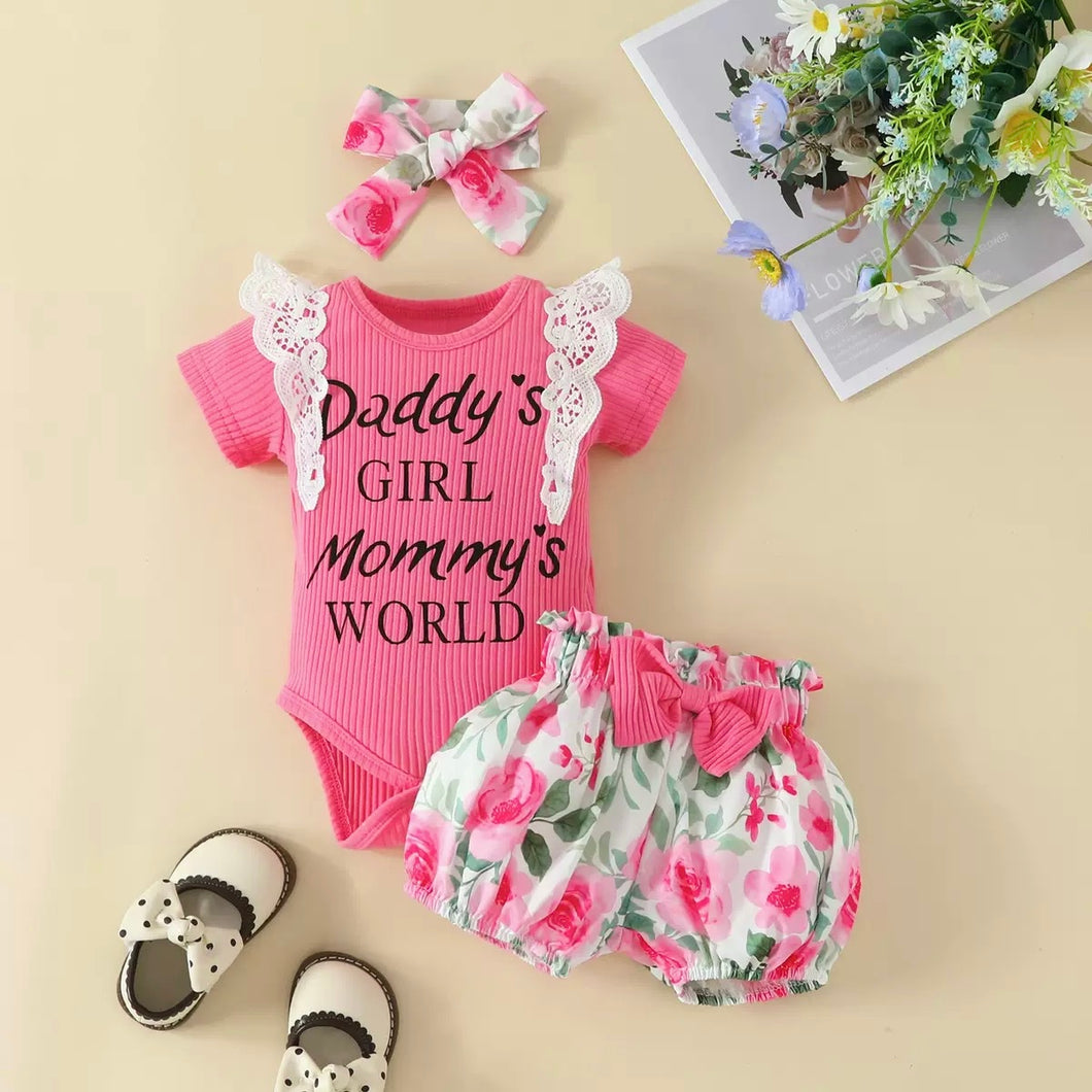 Body pink con volado y short floreado con vincha