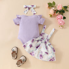 Cargar imagen en el visor de la galería, Body acanalado lila con volado y vestido tipo jardinera floreado con vincha
