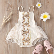 Cargar imagen en el visor de la galería, Body crema con bordados de lentejuelas dorado y encajes de flores
