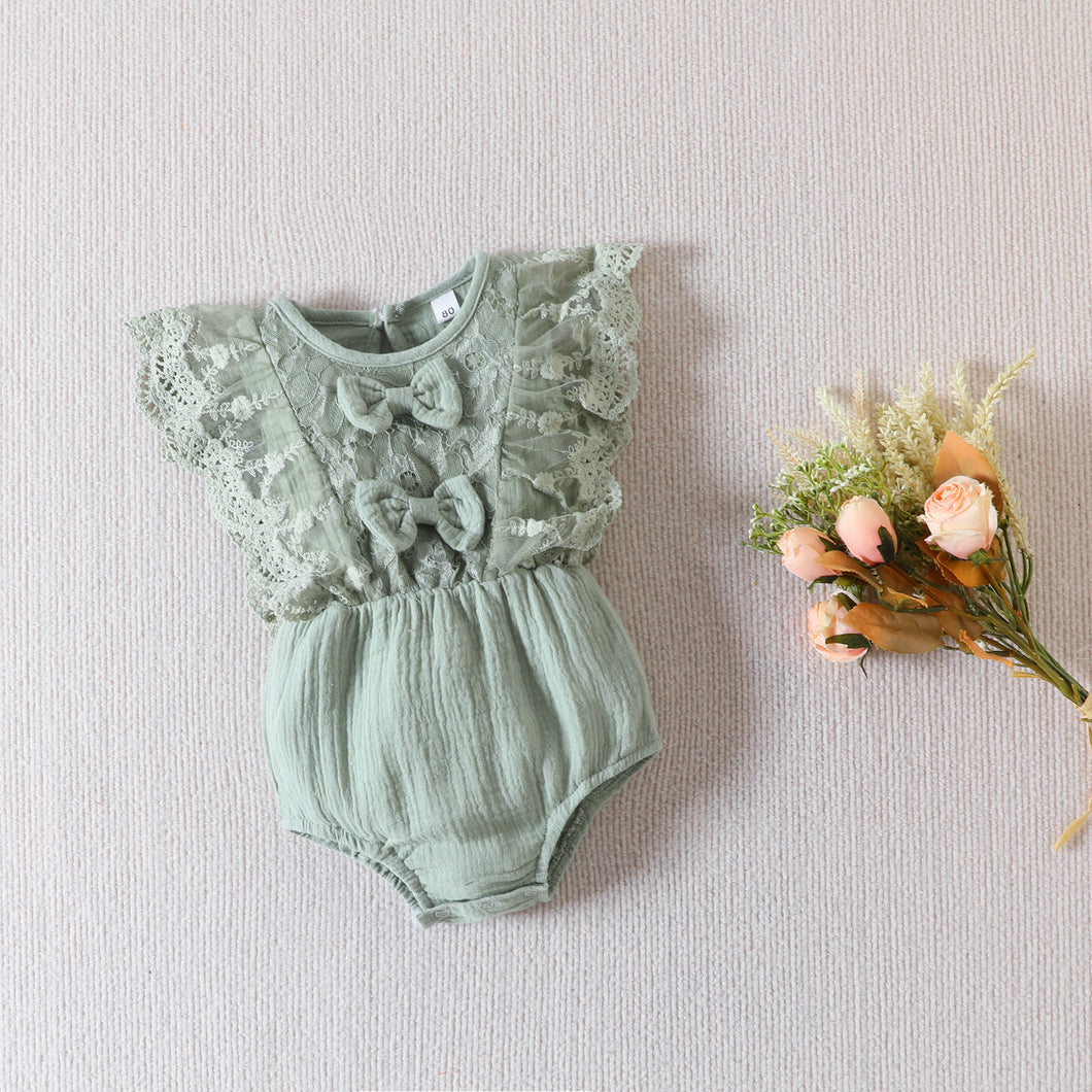 Body con moños y volados de encajes