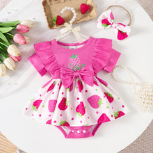 Carregar imagem no visualizador da galeria, Body pink con volados, falda con estampas de frutilla y vincha
