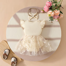 Cargar imagen en el visor de la galería, Body vestido acanalado crema, falda de tul con mariposas y vincha
