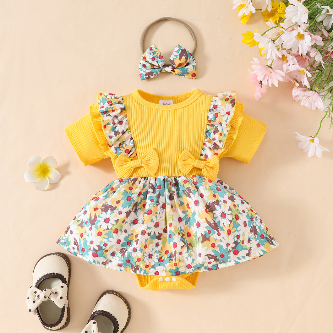 Body vestido amarillo acanalado con falda de flores y vincha