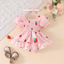 Carregar imagem no visualizador da galeria, Body vestido engomado rosa con estampas de frutillas y vincha
