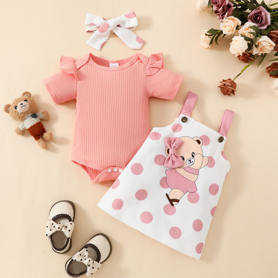 Body acanalado salmón, vestido blanco con motas de oso y vincha