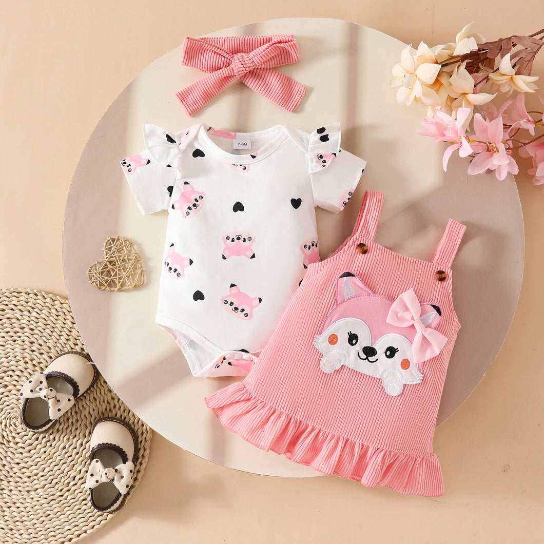 Body blanco con estampas y vestido corderoy de zorro con vincha