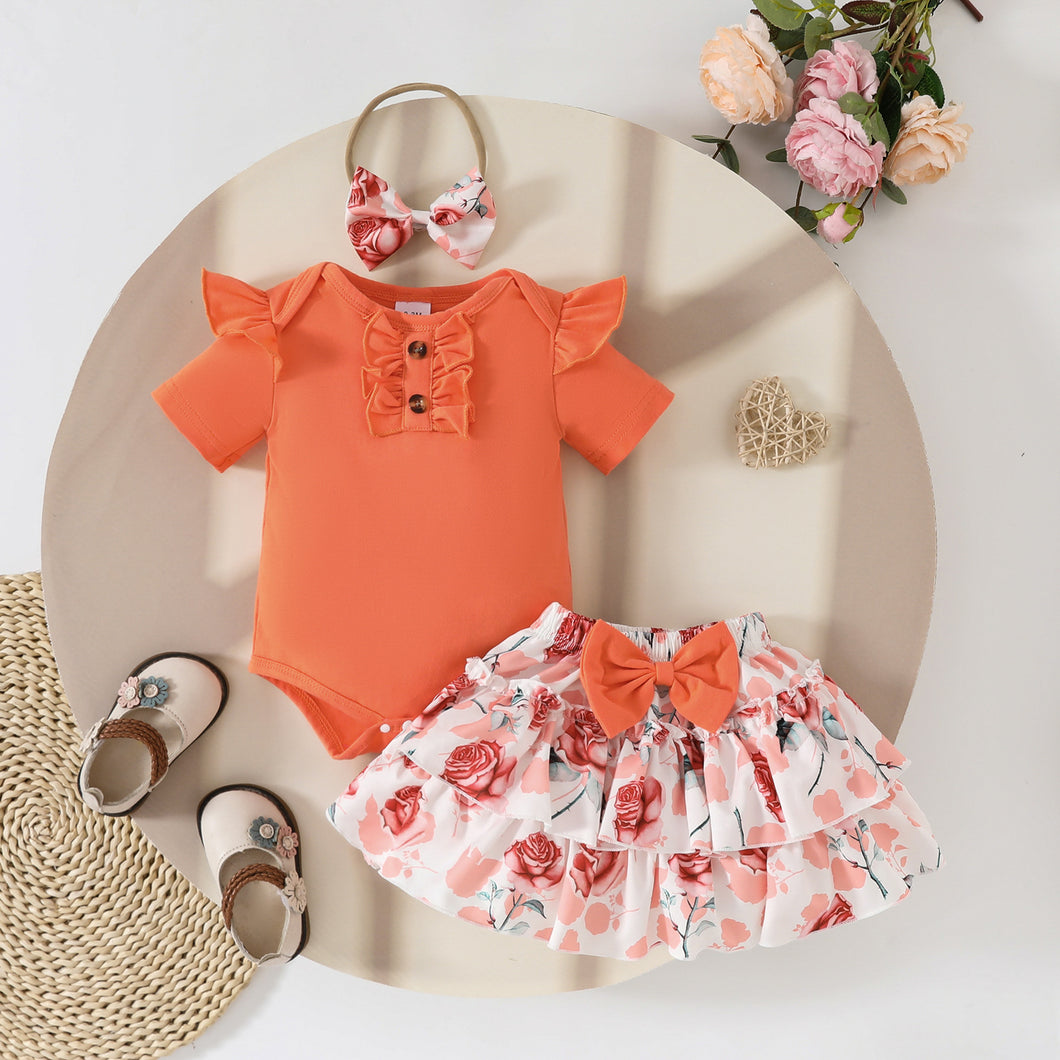 Body naranja, pollera con estampas de flores y vincha