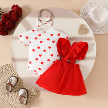 Cargar imagen en el visor de la galería, Body blanco con estampas de corazones y pollera rojo con tirante de oso y vincha
