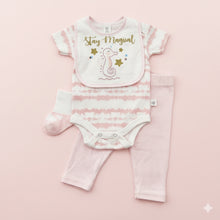 Cargar imagen en el visor de la galería, Body, pantalón, babero y medias
