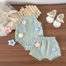 Cargar imagen en el visor de la galería, Body tipo broderie con detalles de flores y short
