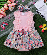 Cargar imagen en el visor de la galería, Body vestido rosa acanalado con estampa de flores y vincha
