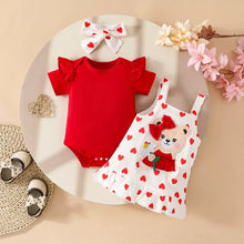Cargar imagen en el visor de la galería, Body liso con volados, jardinera blanco con estampas de corazones de oso y vincha
