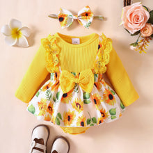 Cargar imagen en el visor de la galería, Body amarillo acanalado con encajes y falda de girasoles con vincha
