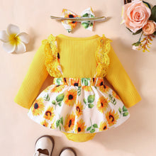 Cargar imagen en el visor de la galería, Body amarillo acanalado con encajes y falda de girasoles con vincha
