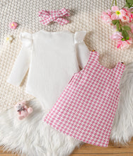 Cargar imagen en el visor de la galería, Body blanco con volados y vestido cuadrille rosa de patos con vincha
