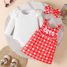 Cargar imagen en el visor de la galería, Body blanco con volados y vestido con cuadros rojo de corazones con vincha

