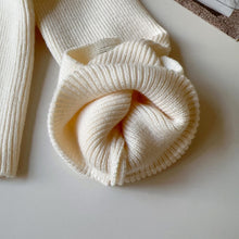 Cargar imagen en el visor de la galería, Blusa de hilo con detalles en las mangas
