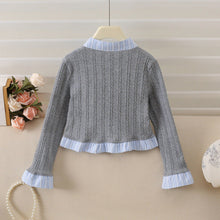 Carregar imagem no visualizador da galeria, Camisa gris de hilo con volados celeste y moño
