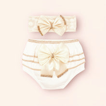 Cargar imagen en el visor de la galería, Cubre pañal con volados, moño y vincha
