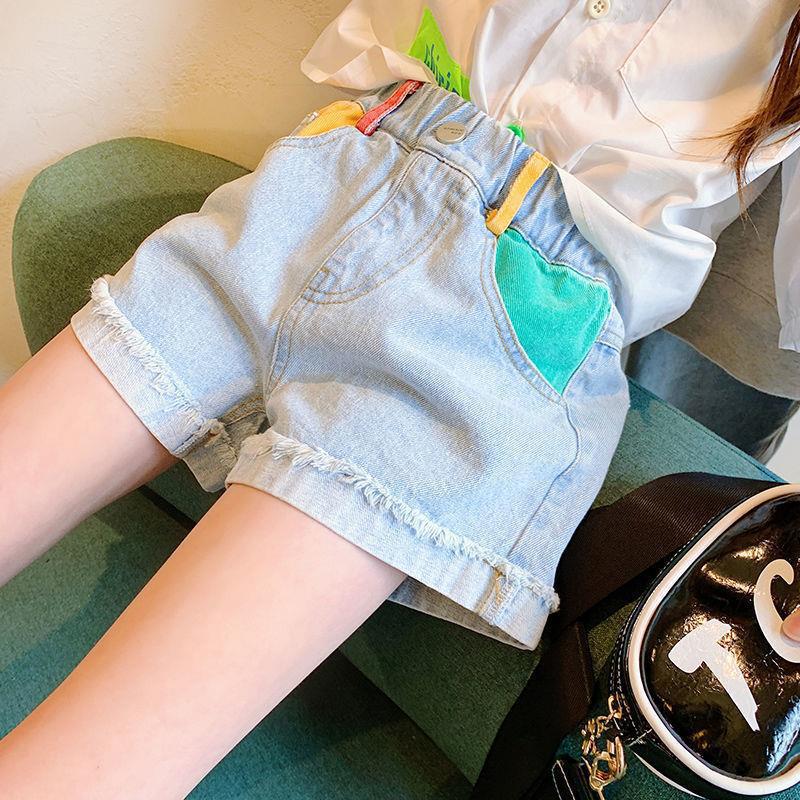 Short jeans con bolsillos de color