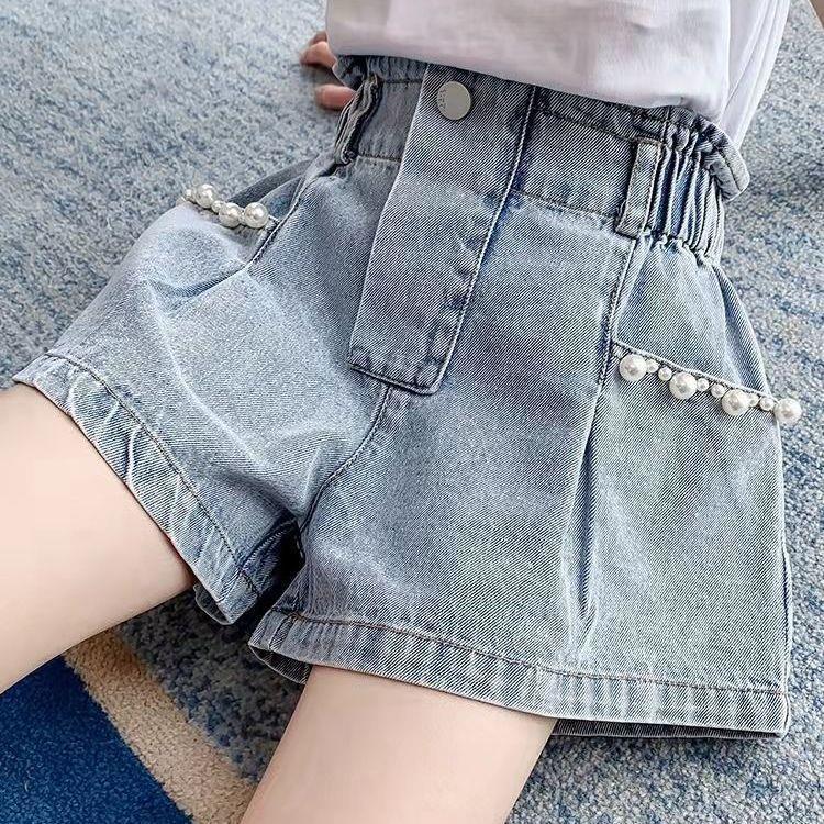 Short jeans con detalles de perlas