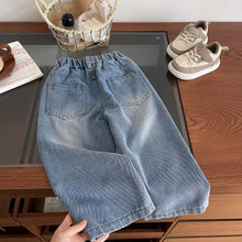 Carregar imagem no visualizador da galeria, Pantalón jeans mom prelavado con bordados

