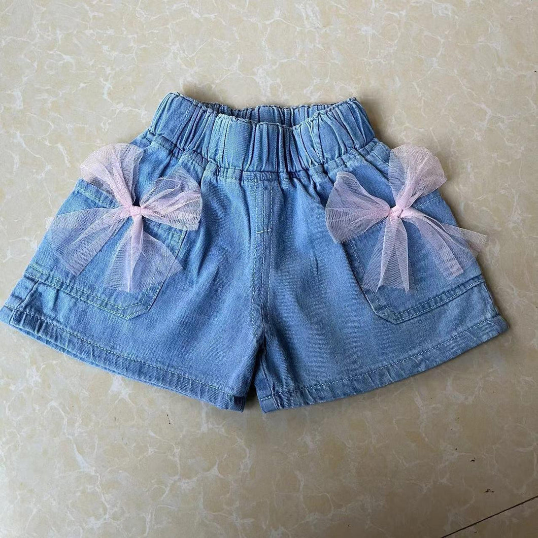 Short jeans con bolsillos y moño de tul