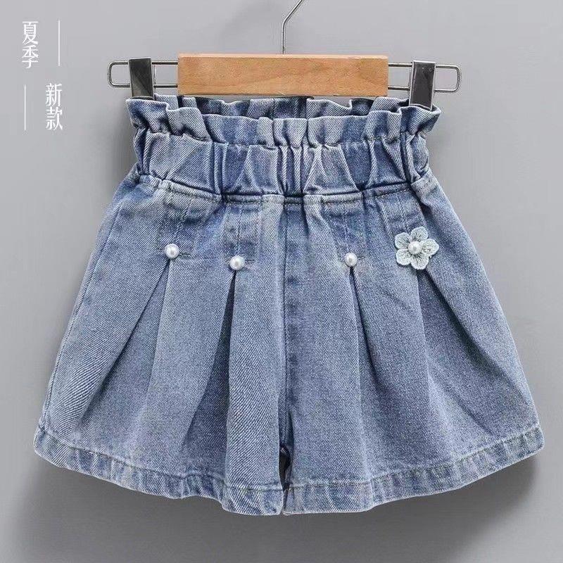Short jeans tableado con perlas
