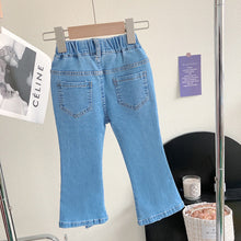 Carregar imagem no visualizador da galeria, Pantalón pata ancha jeans con detales de perlas
