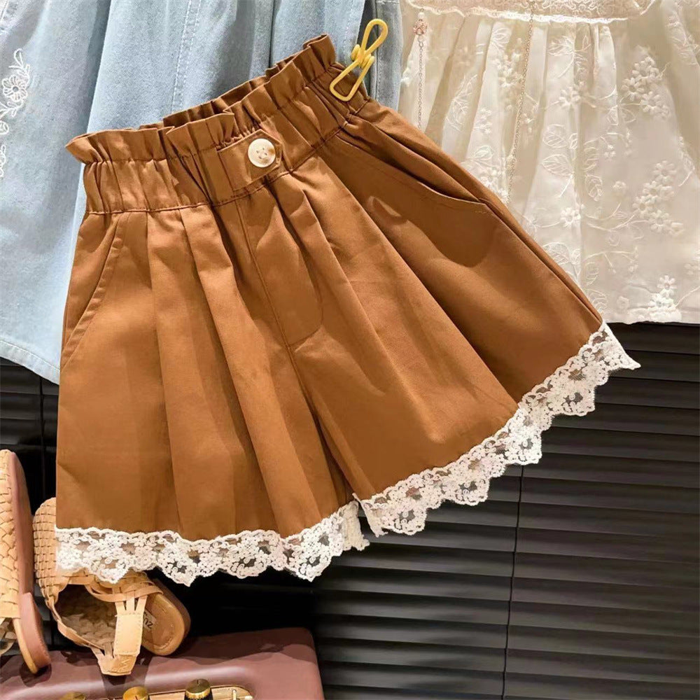Short marrón con bordado de broderie