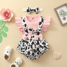 Carregar imagem no visualizador da galeria, Blusa rosa, cubre pañal con tirante de vaca y vincha
