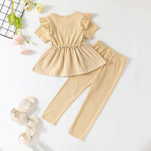 Cargar imagen en el visor de la galería, Blusa crema acanalado con volado y pantalón
