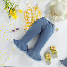 Cargar imagen en el visor de la galería, Blusa cuadrille con encaje y pantalón jeans pata ancha con encaje
