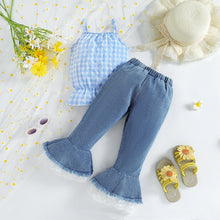 Cargar imagen en el visor de la galería, Blusa cuadrille con encaje y pantalón jeans pata ancha con encaje
