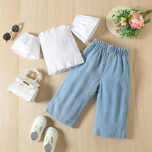 Cargar imagen en el visor de la galería, Blusa blanca engomado de hombro recto y pantalón jeans mom
