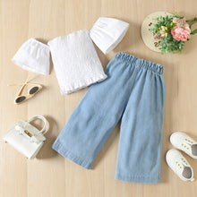 Cargar imagen en el visor de la galería, Blusa blanca engomado de hombro recto y pantalón jeans mom

