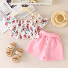 Cargar imagen en el visor de la galería, Crop top engomado con estampas de flores y short rosa con cinto
