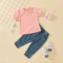 Cargar imagen en el visor de la galería, Blusa con mangas de tul abullonadas y capri con detalles de perlas
