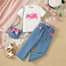 Carregar imagem no visualizador da galeria, Blusa blanca acanalada, pantalón jeans con perlas y cinto con cartera

