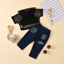 Carregar imagem no visualizador da galeria, Crop top negro, blusa de red con capucha y pantalón jeans rasgado
