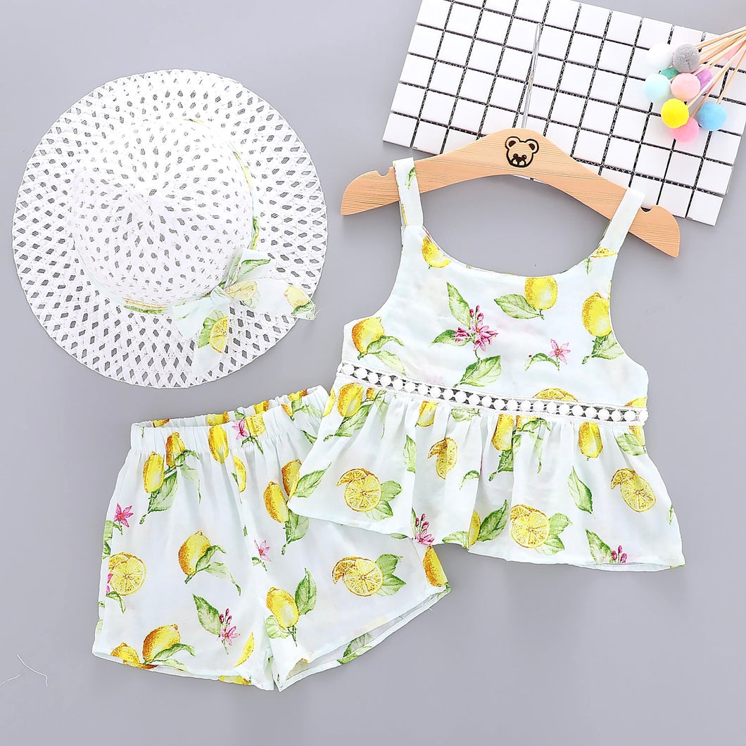 Blusa blanca de limones con short y sombrero