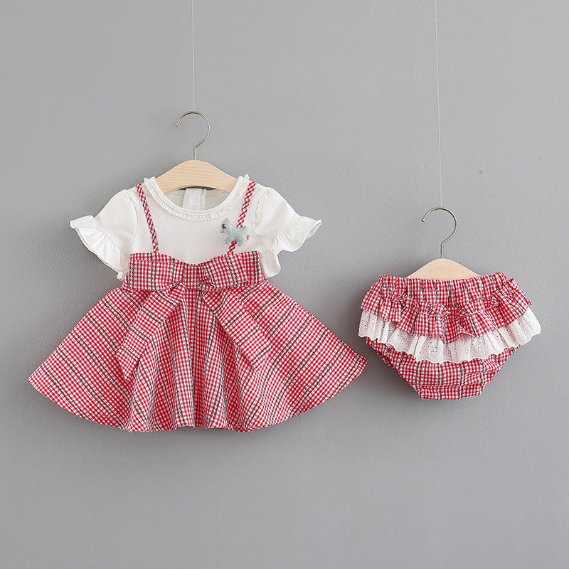 Blusa blanca con detalles cuadrille y cubre pañal con volados broderie